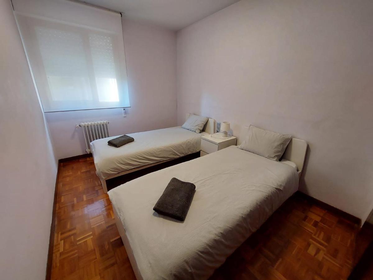 Piso Sencillo Y Acogedor Con Parking Gratuito Apartment Baranain Exterior photo